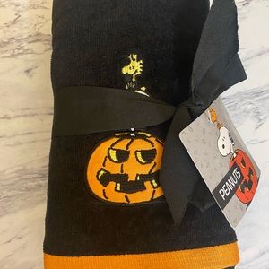 Peanuts Halloween 🎃 Snoopy & Woodstock Hand Towel set